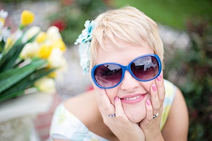 alt="smiling face of middle-aged woman with sunglasses"