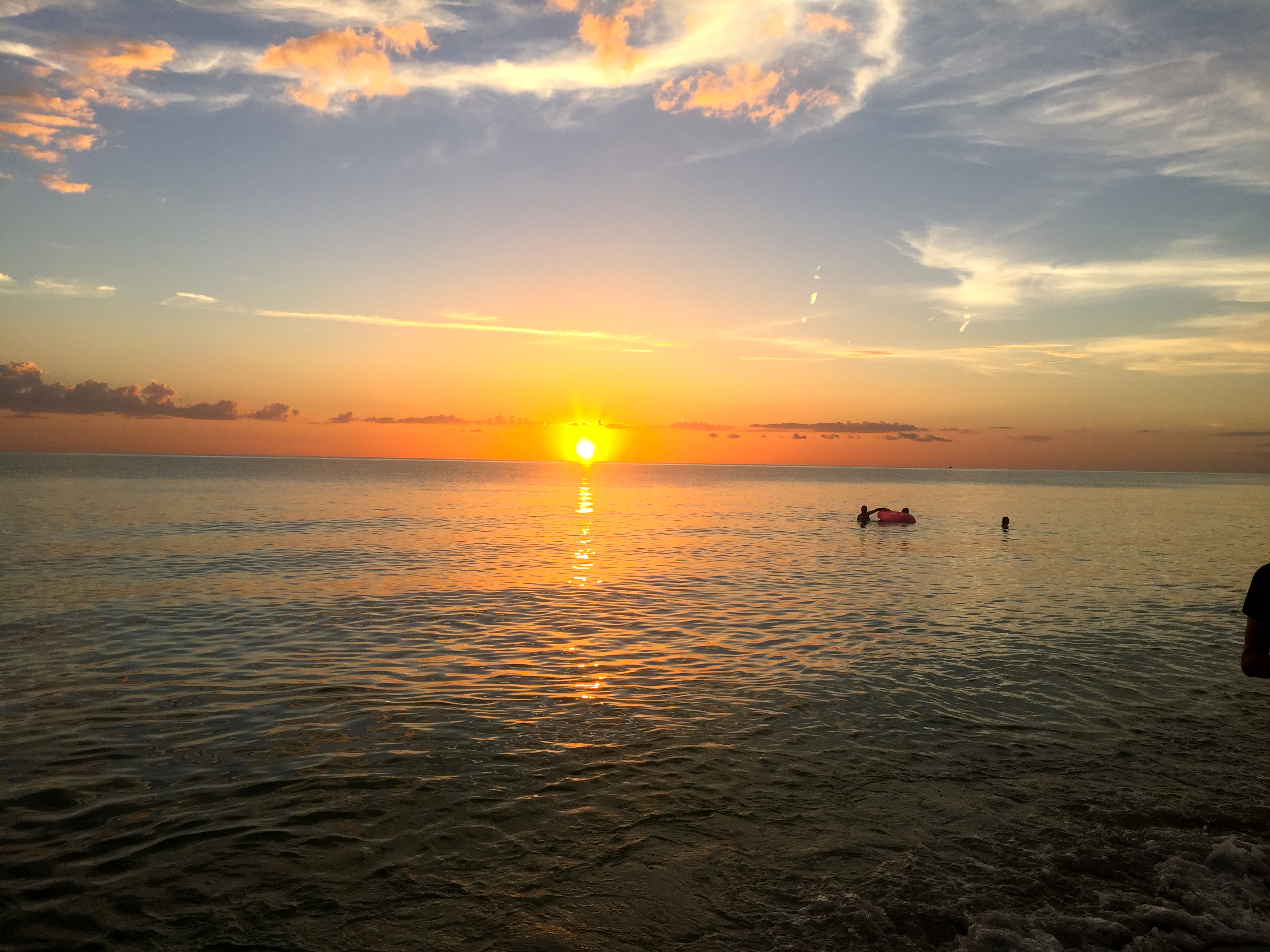 alt="sunset on Naples Beach, Florida"