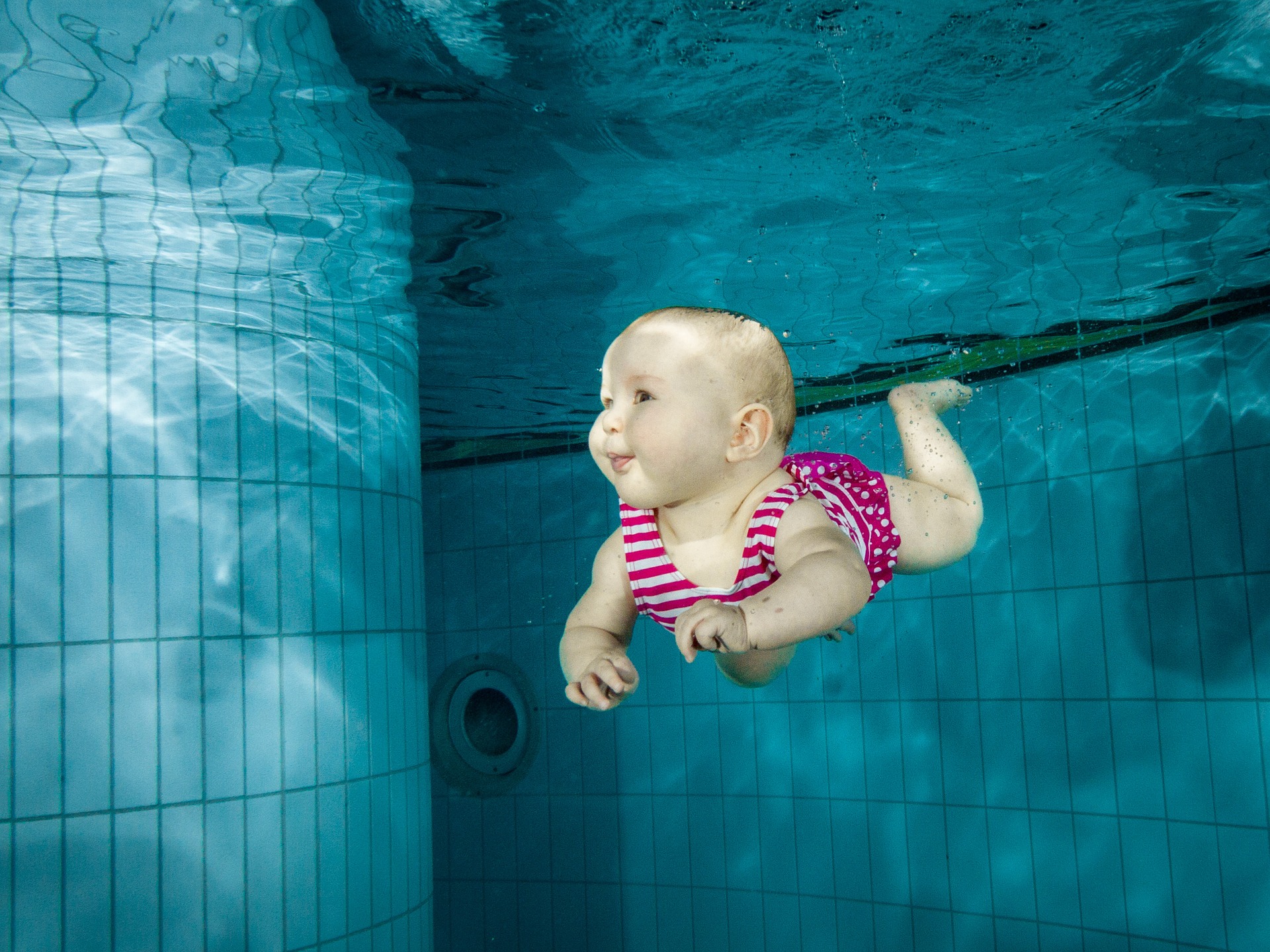 alt="baby swimming under water"