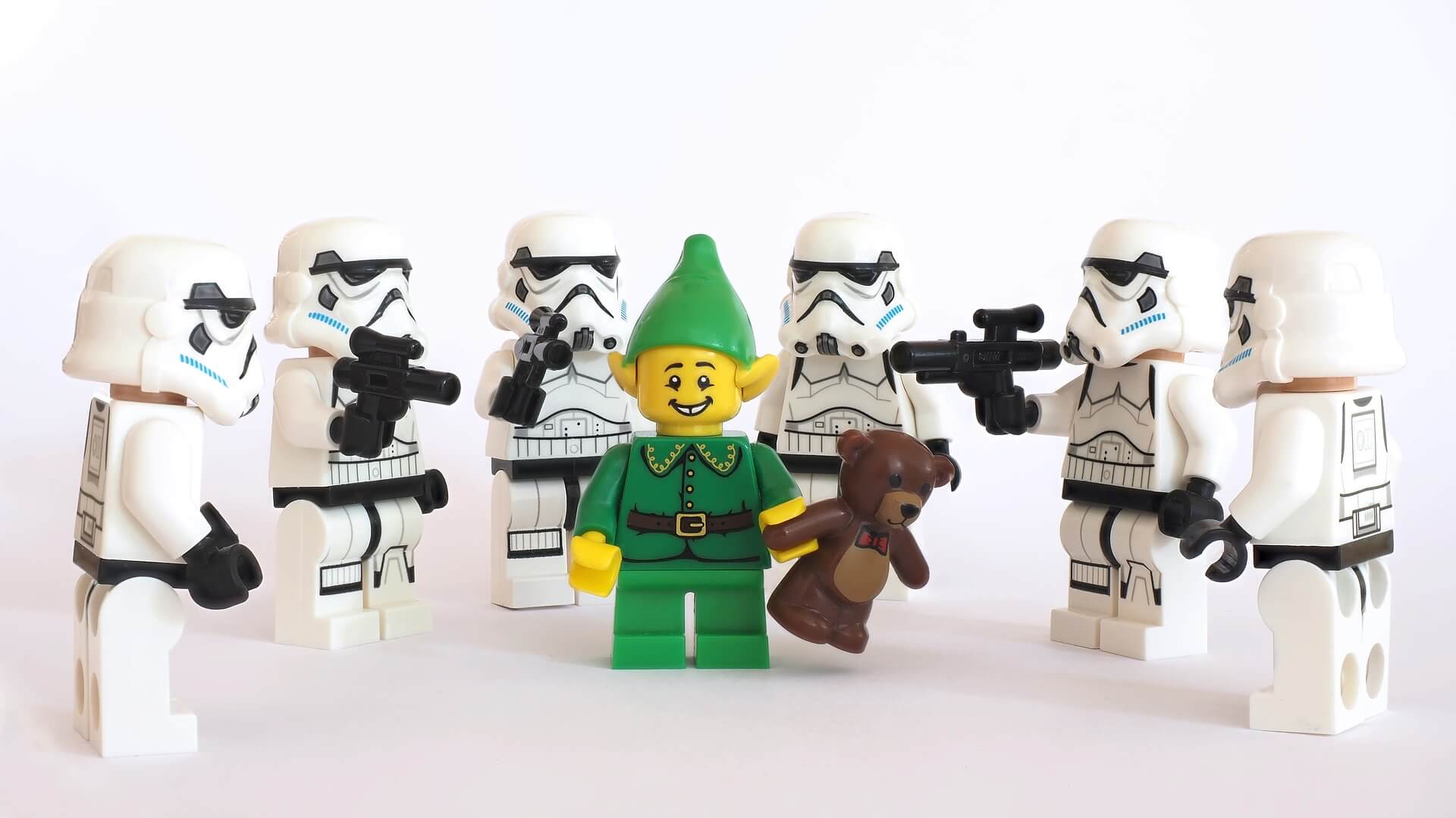 alt="lego star wars figures"